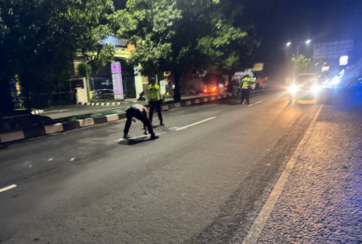 PENGENDARA MOTOR TEWAS TABRAK TRUK DI MAGUWOHARJO